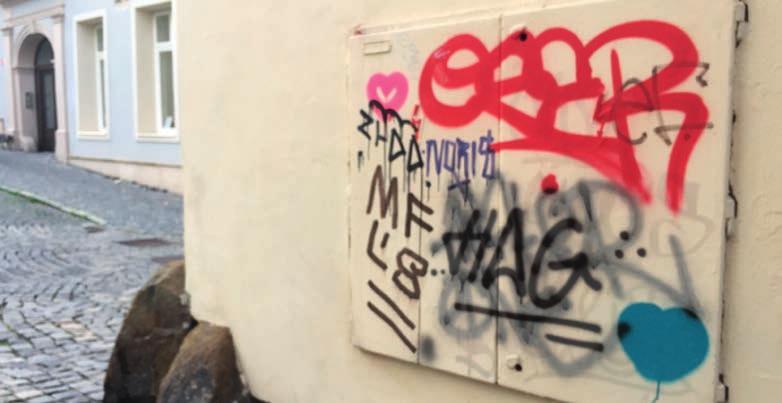 GRAFFITI JE VŠUDYPŘÍTOMNÉ, OLOMOUC HO CHCE VYTLAČIT Z PAMÁTKOVÉ REZERVACE Jména hloupých na všech sloupích, říkávalo se. Od 70. let to ale přestává platit.