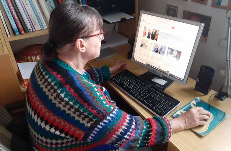 TÉMA Jak být v bezpečí doma i n Nejen děti, ale právě i senioři bývají v internetovém prostředí často oběťmi různých zlodějů.