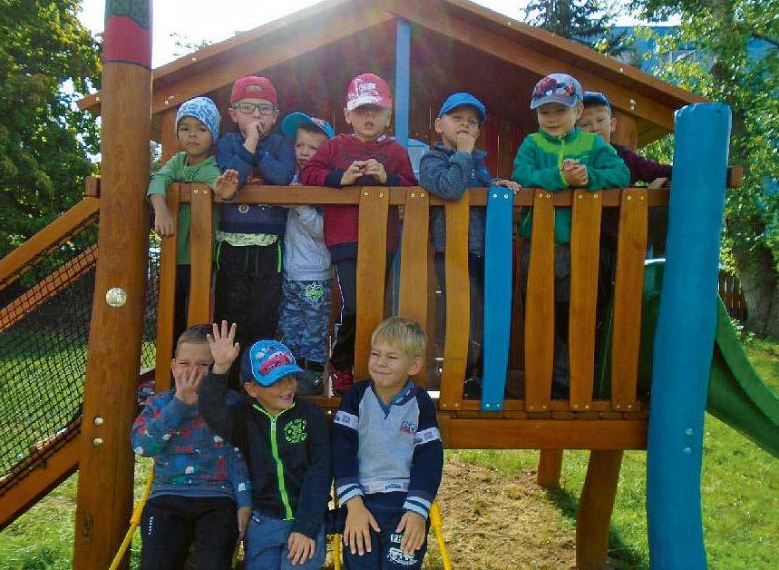 Pak už všechny čekalo plnění různých disciplín, po jejichž absolvování si benátečtí užili občerstvení, poslech hudby a popovídání s klientkou Domova Anna, která žila léta v Benátkách nad Jizerou.