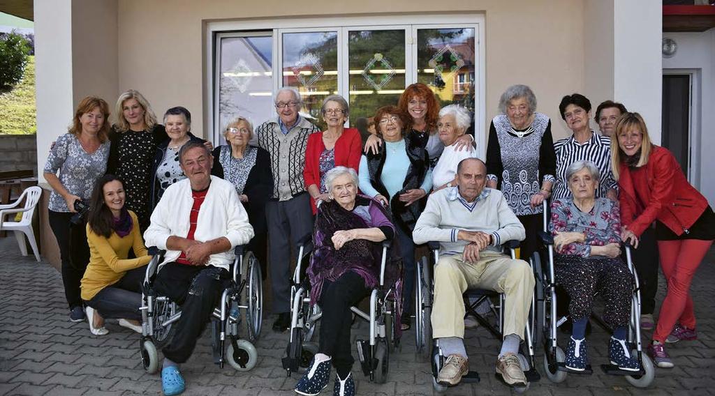 Karlu Bendlovi a celému jeho týmu za podporu a letos zejména za velkou investiční akci rekonstrukci pokojů Domova pro seniory MěCKP, která nejen usnadnila život klientům, ale pomohla i personálu