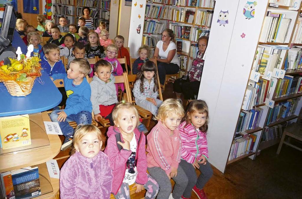 Tato spisovatelka se narodila v r. 1959 v Hranicích na Moravě. Pracovala jako sociální pracovnice na MÚ v Hranicích.