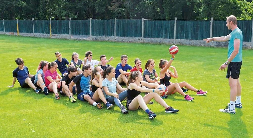 Letos byly v nabídce tyto - akrobacie, americký fotbal, softbal, florbal, frisbee, outdoor, tanec, a volejbal.
