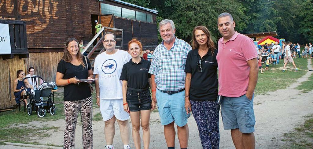 ZPRAVODAJSTVÍ / DOPISY rovnováhu, jak sloučit tyto požadavky. V práci mám mladého nástupce, který je často v zahraničí. Takové propojení mládí a stáří je příjemné a prospěšné.