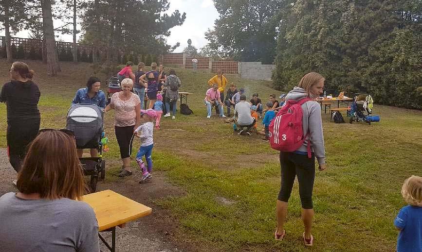 Děti ze všech našich tříd se také mohly se svými rodiči zúčastnit slavnostního zahájení školního roku na Jizerce.