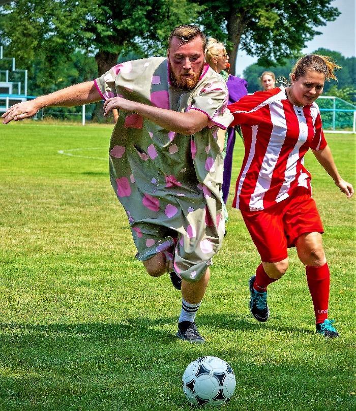 (str. 6) Zárybská mládež opět dováděla na