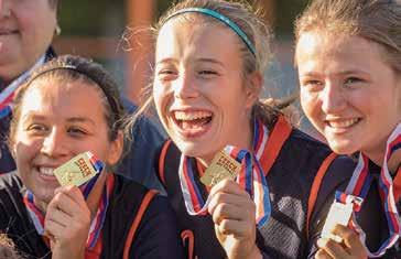 OSMIČKA / MĚSÍČNÍK MĚSTSKÉ ČÁSTI PRAHA 8 / listopad 2019 www.praha8.cz 33 Sport Softbal Joudrs slaví zlatý hattrick ndruhý říjnový víkend patřil v českém softbalovém světě celku z Bohnic.