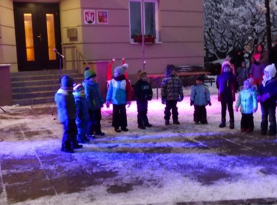 vánočních koled se představily děti z Mateřské školy s básničkami a písničkami, které si připravily nejen pro své rodiče, ale pro všechny přítomné.