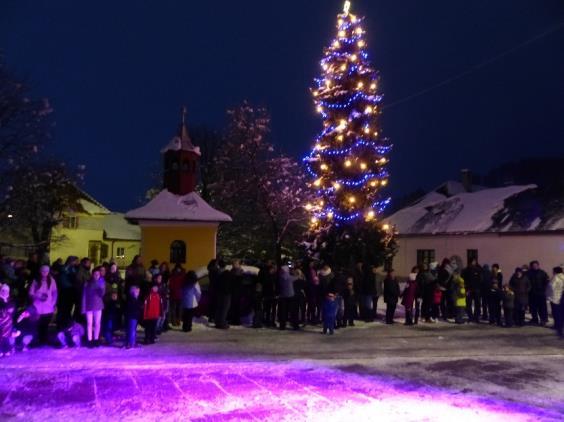 Ti co mají Mikuláše pořád za nadpřirozenou bytost, se na závěr také dočkali, protože už vědí, že když se pochlubí dobře nacvičenou básničkou, nebo písničkou budou