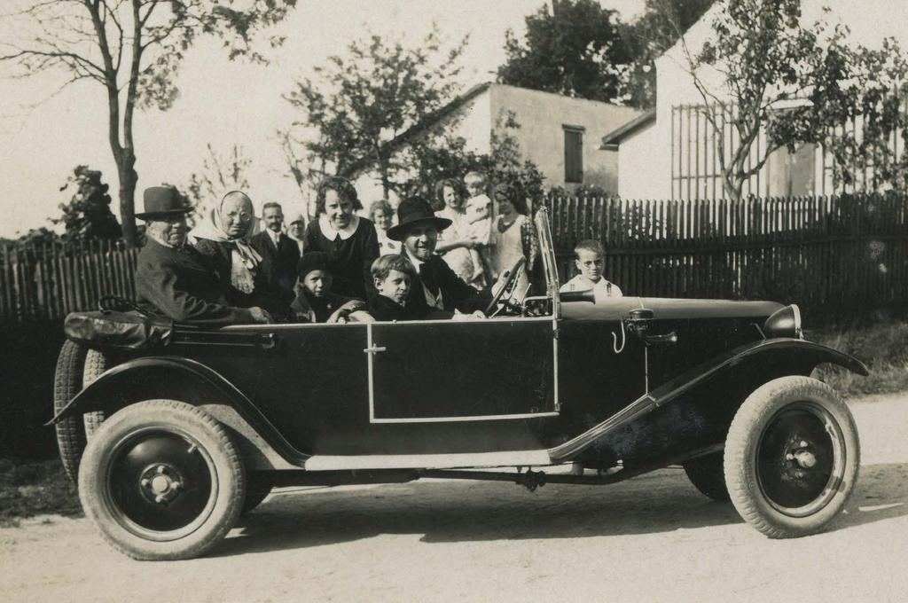 Historie nil až ve svých čtyřiceti letech a jeho ženou se stala třiadvacetiletá Anna, dcera sklářského handlíře Johana Cepa z Chlumu u Třeboně. Snoubenci byli oddáni 29.