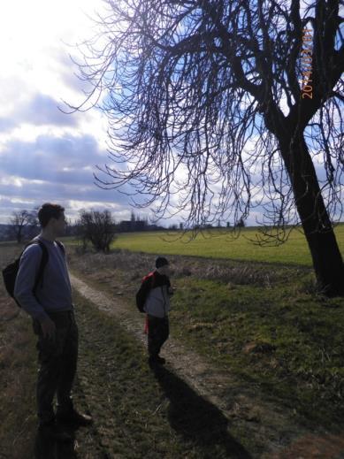 1. skautský oddíl Suchdol nad Odrou www.suchdolsky.skauting.cz Výprava na Stříbrné jezírko V sobotu ráno 1. 3. 2014 jsme se vydali od pošty směrem ke Stříbrnému jezírku.