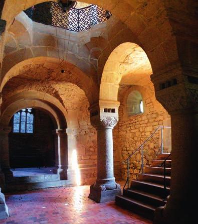 česká města z pohledu historie a architektury byly nahrazeny provizorní poválečné helmice replikami neogotických věží, a tak byly po více než šedesáti letech vráceny kostelu jeho proporce a charakter.