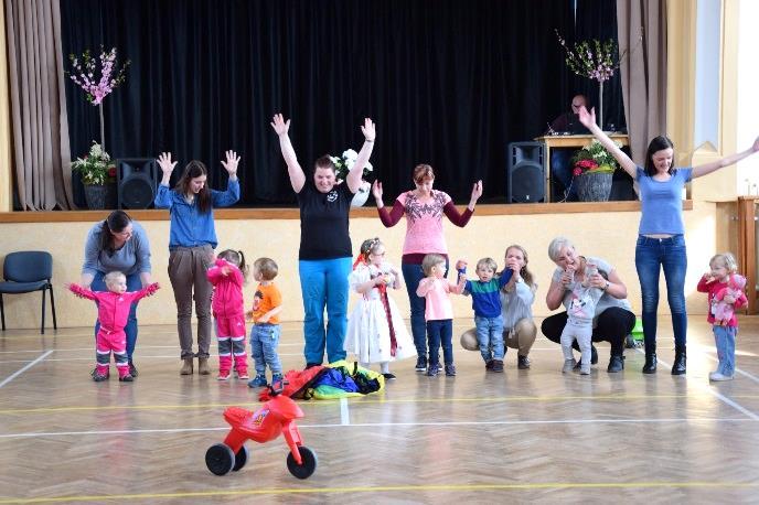 vystoupení se postaral soubor Velký Kosíř. V rámci vítání probíhaly čtyři dílničky malování vajíček, kraslice, pletení pomlázek a výroba píšťalek, výroba motýlků z korálků.