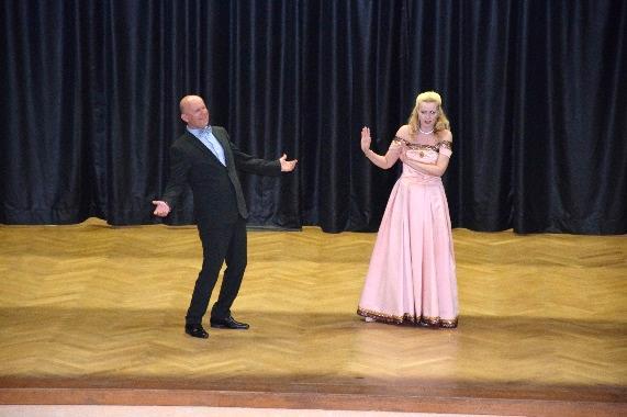Zazněly ty nejkrásnější operetní melodie, přičemž jsme společně nahlédli do života reálných postav, které si dřív nebo později stejně uvědomí, že ve dvou se to lépe táhne. Dětský den V neděli 2.
