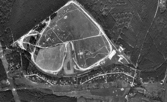 Obrázek 13.9. Letecká mapa katastrálního území obce Valcha r. 1956 Zdroj: Ministerstvo obrany V roce 1961 měla Valcha 509 obyvatel a v roce 1971 619 a 160 domů.