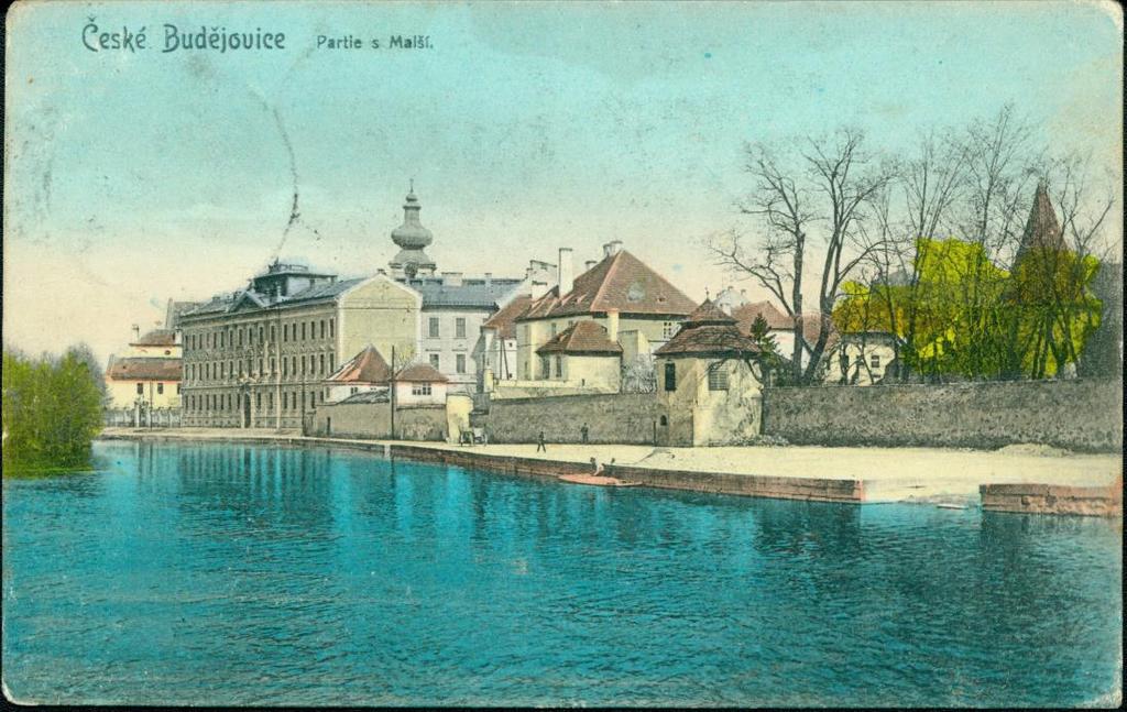 Úvodní slovo ředitele školy Opět po roce vydává naše škola výroční zprávu.