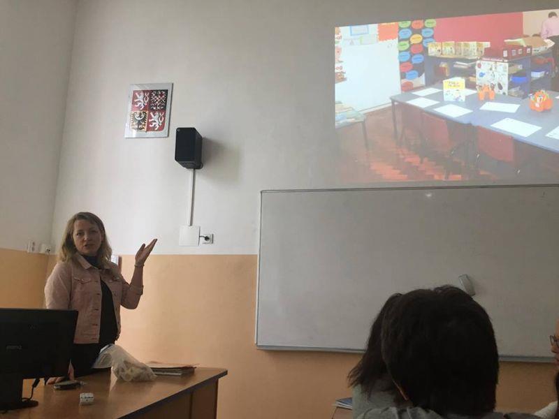 Literární exkurze Praha a English Theatre Anglické divadlo sice opět vyrazilo na turné, i do Českých Budějovic, ale náš školní program nám tentokrát neumožnil účastnit se.