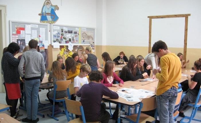 revoluce neustály tvrdou konkurenci poměrně levných, sériově vyráběných produktů. Oživení drátenictví přinesla krize první světové války a místy se provozovalo ještě v padesátých letech 20. století.