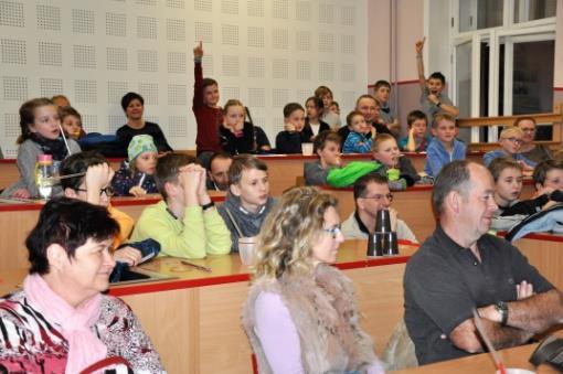 Nedílnou součástí programu bylo i kulturní vystoupení, při němž žáci předvedli pomocí různých hudebních nástrojů