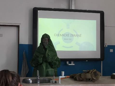 Recyklace lanthanoidů a elektrického odpadu Studenti druhého ročníku se seznámili v rámci výuky chemie s RNDr.
