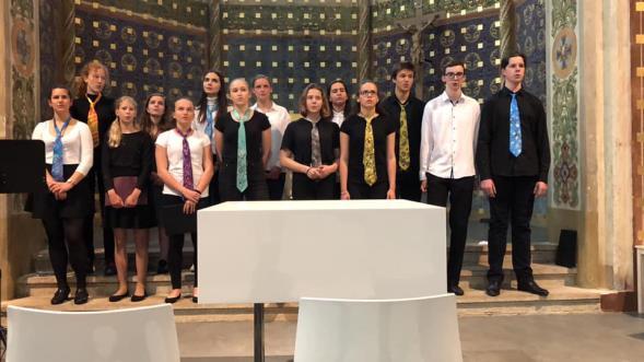 Exkurze a projekty Majálesový koncert 2019 Náš sbor jménem Sbor se Z pod vedením Ester Pitrunové má každým rokem pár