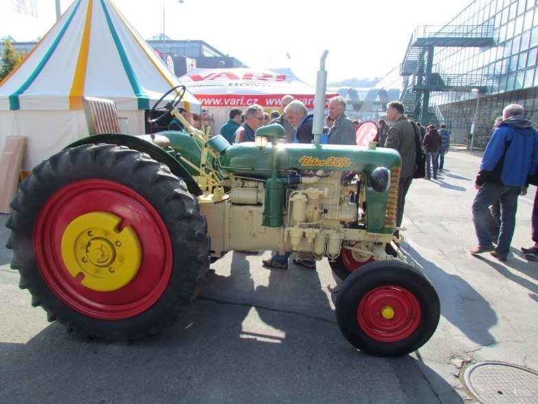 světové válce německá výroba a v rámci akce UNRRA dovoz z USA John Deere, Farmell, Massey - Herris a Ferguson.