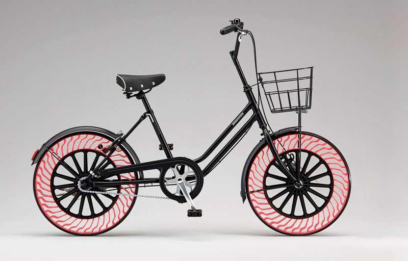 112 Ekoštítek pneumatiky Pružné disky třeba i pro jízdní kola s pružnými loukotěmi uvedl Bridgestone v roce 2019 pod označením Airless (viz obrázek č. 113). Obrázek č.