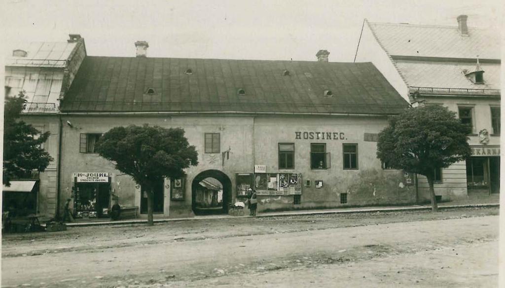 se sladovnou. Dům s pivovarem odkoupila v roce 1636 od dědiců bývalého majitele panství městská obec.