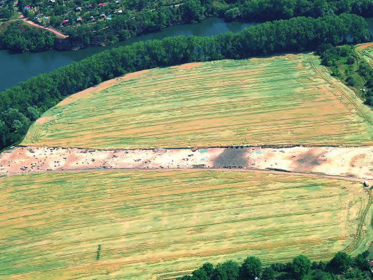 174 Zápotocký Malyková Kyselý: Raná fáze staršího (baalberského) stupně Obr. 4. Štítary. Letecký snímek s trasou silničního obchvatu I/38. Plocha výzkumu v r.