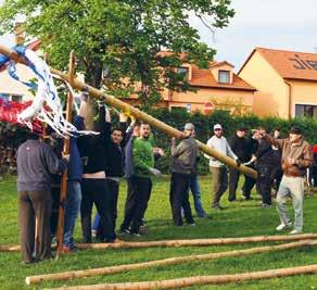 foto Miloslav Kusbach PÁLENÍ ČARODĚJNIC NA SRUBCI Poslední dubnový den a noc jsme tradičně oslavili pálením čarodějnic a přivítali jaro, jak se patří.