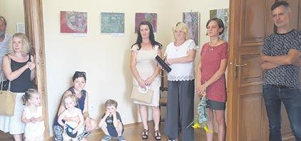 com Klikarová v Městské galerii Beroun ernisáž obrazů eroniky Klikarové v Městské galerii Beroun se konala ve středu 24. července. ýstava mladé umělkyně potrvá do 30. srpna.