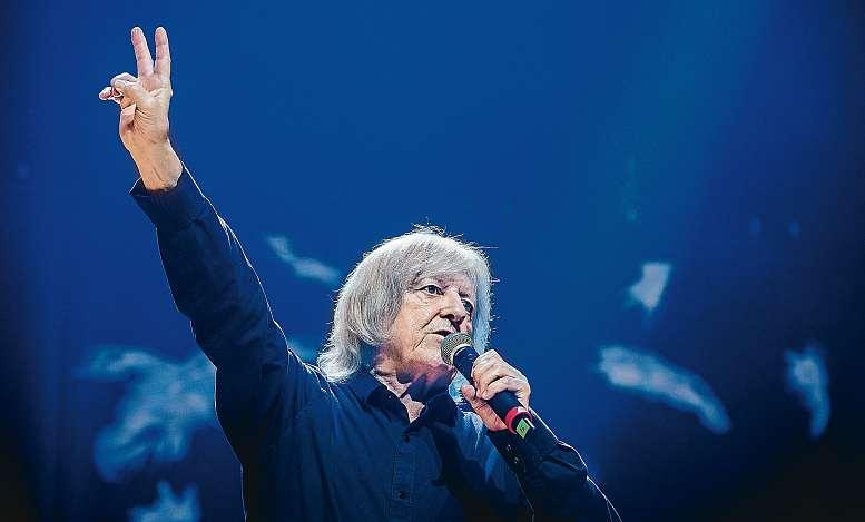 HUDEBNÍ IMPULSY Vánoční živý koncert opět odvysílá Rádio Impuls. Ve čtvrtek 5. prosince zazpívá slavné hity Lékořici či Půlnoční Václav Neckář.