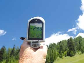 ENVIRONMENT 43 < Teplota jasné oblohy je hluboko pod bodem mrazu, teplota mraku je vyšší.