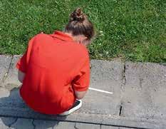 včelí matematika Zde je potřeba dopředu nachystat příklady se včelařskou tematikou. Například počet nohou včely (plus) počet párů křídel včely nebo počet dnů vývoje matky (minus) počet očí včely.