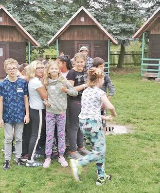 Podle upravené zásady, že všechny cesty vedou do Šlovic, vyrazili jedni směr rozhledna nad Pavlíkovem, druzí kolem rakovnického letiště do Hostokryj, a přes společnou zastávku na teplou polévku na