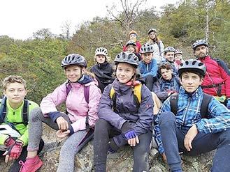 Pěšáci vystoupali na Týřov a cyklisté dobyli nejvyšší kótu okresu, vrchol Vlastec 612 m nad mořem, kdy při osmikilometrovém stoupání dokázali zdolat téměř 400 výškových metrů.