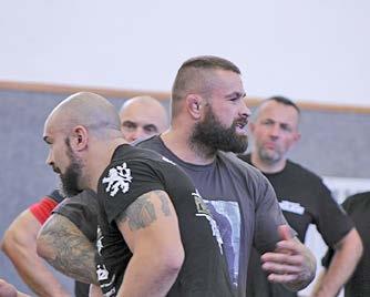Rakovníka a uskutečnit zde seminář pro ozbrojené složky. Nejsložitější asi bylo najít společný termín, protože Karlos i Tomáš jsou a tak jsme uvítali návštěvu bazénu v Sušici, a to hned dvakrát.