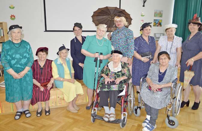 První úvahy směřovaly především k názvu, který by vystihoval náš nyní již o atrakce rozšířený bazén. Velmi pečlivá příprava zahrnovala návrhy jako Akvara, Rakva, Rakváč, Bazén, atp.