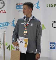Sport strana 25 Atmosféra na závodech, první úspěchy a noví kamarádi, to byly hlavní motivace dál plavat a chodit poctivě na tréninky říká náš úspěšný plavec Tobias Kern Tobias Kern.