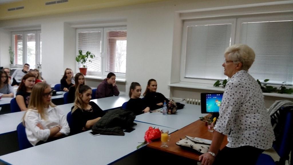 K doplnění učiva o dějinách Velkomoravské říše a vzniku našeho písemnictví proběhla další beseda, a to s p. Valdštýnem, který 22. 2. a 25. 2. 2019 žákům 1.