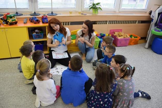 Naučit děti správně rozdělovat potraviny podle toho, zda mají nebo nemají negativní dopad na tvorbu zubního kazu (vhodné složení potravy s omezením jednoduchých sacharidů).