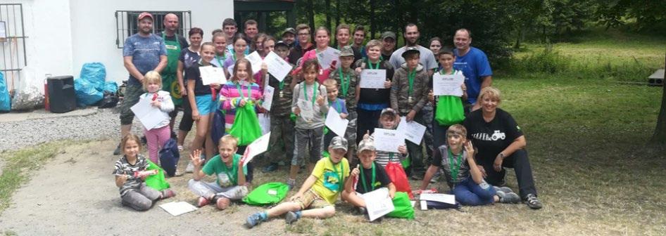 rodiče s dětmi soutěžemi a filmem na plátně, projektor nám zapůjčil obecní úřad ve Skřipově, za což velice moc děkujeme.