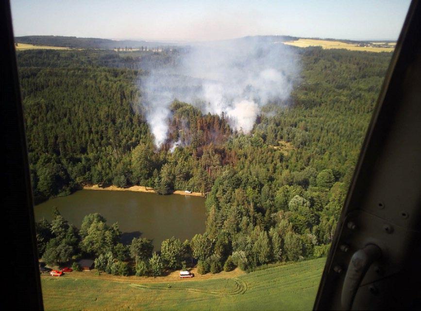 Požár lesa u rybníku Ešik (30. 6. 2. 7. 2019) Mohla to být krásná a poklidná červnová neděle, kdyby krátce po 15 hodině nebyl vyhlášen požární poplach.