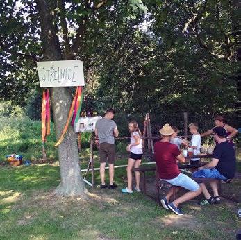 Nechyběla ani trampolína, jízda na ponících a velmi oblíbená pouťová střelnice. Krásným zpestřením celé akce bylo vystoupení folkové kapely Pěšáci z Opavy, která přispěla k příjemné atmosféře.