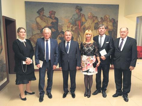 2 Ve dnech 8. až 11. listopadu navštívili zástupci města Jičína v čele se starostou JUDr. Janem Malým partnerské město Martin u příležitosti Dní sv. Martina 2019. Byly věnovány 25.