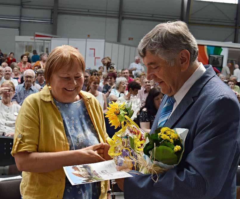 dění za hranicemi kraje Soutěž pro seniory Obec Spisovatelů / foto Jan Řehounek Již dvacet let je v Lysé nad Labem na výstavišti pořádána soutěž a výstava Šikovné ruce našich seniorů.