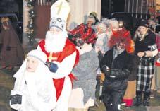 STRANA 2 Adventní zpívání v Drozdově INFORMACE PODBRDSKÉ NOINY 1 ZE ŽIOTA JINEC Foto: Jaroslav Mrkáček. sobotu 7. prosince nás čekalo tradiční rozsvěcování vánočního stromku na návsi.