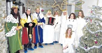 Potom začalo vlastní Putování do Betléma. Během této cesty jsme se postupně seznámili s jednotlivými postavami adventního kalendáře. Děti zpívaly různé koledy a písně a vše doprovázely scénkami.