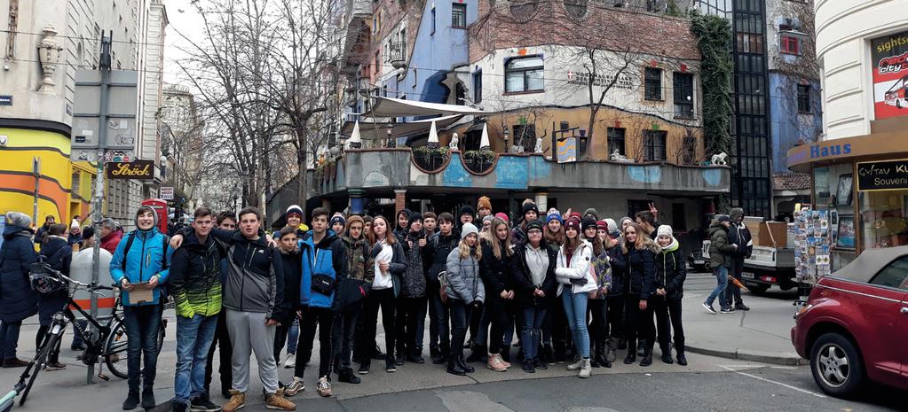 V jeho blízkosti navštívila naše skupina na Maria-Theresien-Platz další z vídeňských Christkindlmärkte.