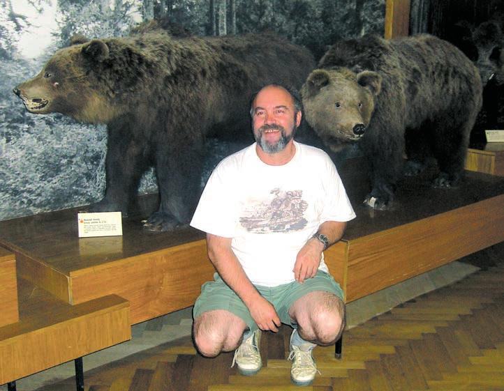 tak častěji na méně rozsáhlých výstavách jak v MZM (cca 20), tak i v jiných muzeích v ČR realizace zápůjček minerálů z našich sbírek (Stříbro, Příbram, Prostějov, Opava, Znojmo aj.