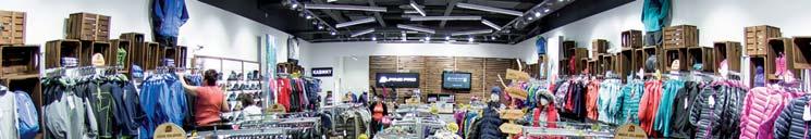 TÉMA online nákupů, tak i zvyšující se počet internetových obchodů. Oproti předloňsku se množství e-shopů v uplynulém roce navýšilo o 3,5 procenta.